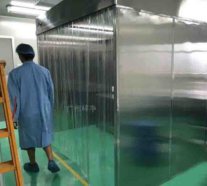 負壓稱量罩(室)是一種用于制藥,微生物研究和科學(xué)實驗等場所專用的局部凈化設(shè)備,它提供一種垂直單向氣流。