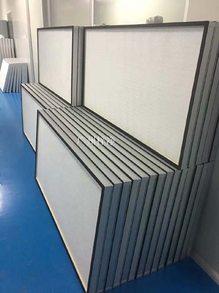 ULPA級超高效空氣過濾器適用于10000級-100級潔凈系統(tǒng)，空調(diào)系統(tǒng)，因此產(chǎn)品已廣泛應(yīng)用于電子、微電子、半導(dǎo)體、光器件、生物和醫(yī)藥線路、照相機和光學(xué)儀器、精密機械等多個領(lǐng)域。