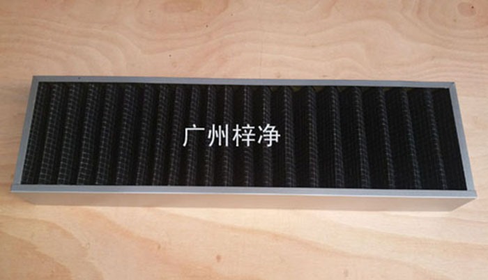 活性碳過濾器廣泛用于化學、制藥、食品、娛樂場所、需要凈化空氣的場所， 有害氣體如苯、甲醛、氨氣等的吸附脫除 溶劑的回收 ，采用活性炭氈比表面積大，吸附能力強，迅速處理各種有害氣體, 有效潔凈空氣對氣味的控制。